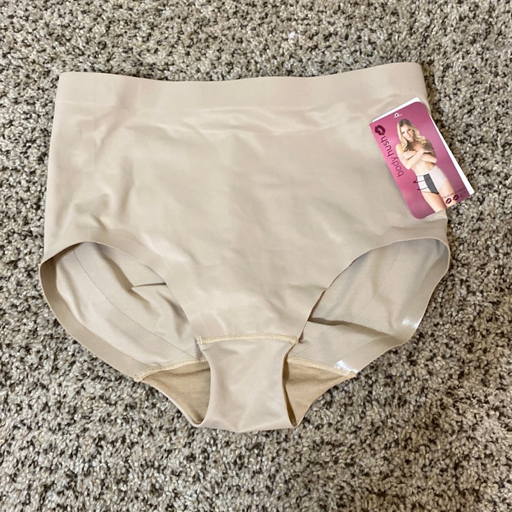 NWT Nude colored shape wear panties - size L - bottom shaping contour